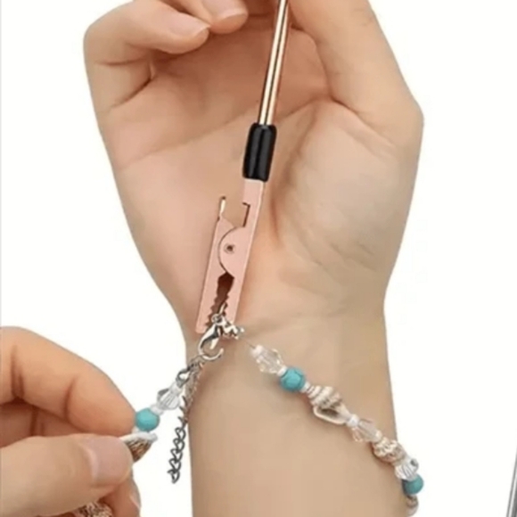NEW Rose Gold Bracelet Clasp Assistant Tool - Picture 1 of 4